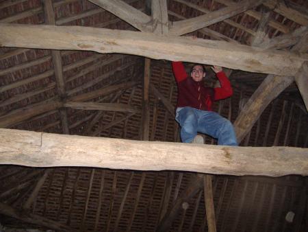 Coluche fait de l'escalade