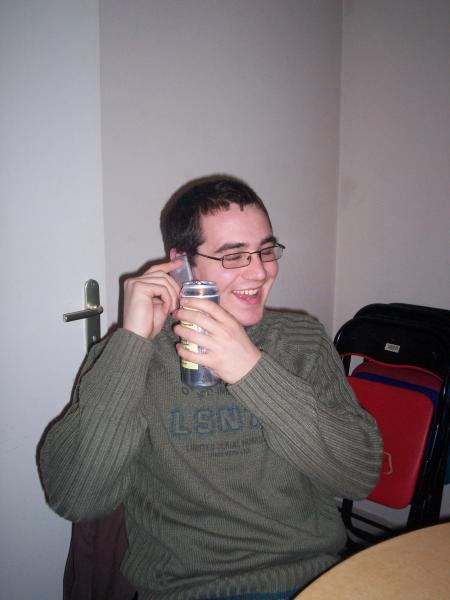 Boire ou téléphoner, il faut choisir.