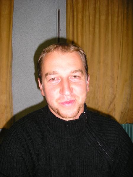 Le frangin à La Suisse je crois