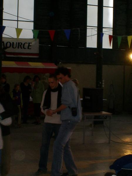 Monsieur, les filles elles veulent pas danser...
