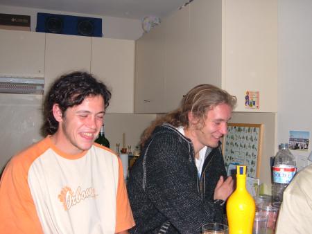 Camille et Alexi autour d'un petit jaune