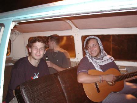 Tous dans le van bleu