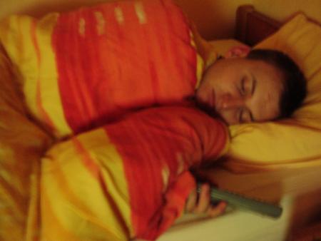 C'est mignon un gars bourré qui dort.
