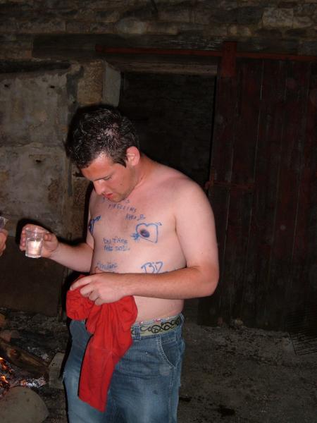 Pas facile de lire ce qui est écrit sur soi