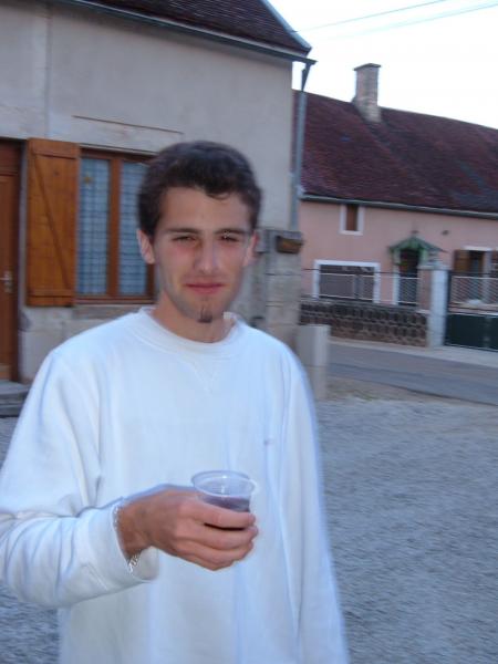 Greg avec un verre à la main, photo rarissime