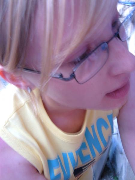 Charlène en train de dessiner