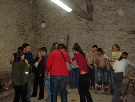 Une partie des fetards sur le coup de la fin