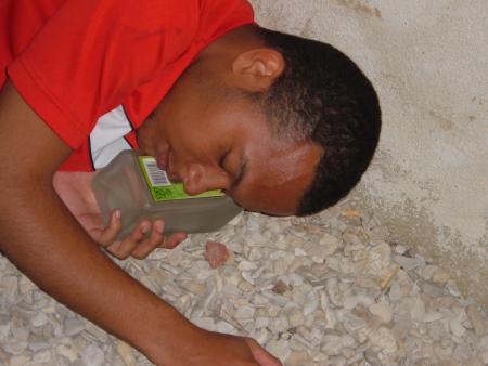 Mama qui dort avec sa bouteille