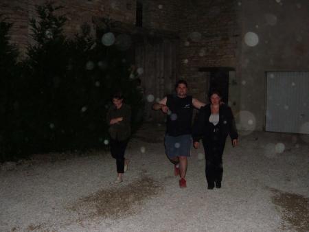 Vous inquiétez pas, il ne fait que les raccompagner