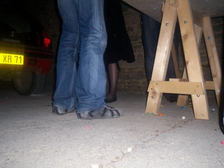 Des pieds et pis des jambes