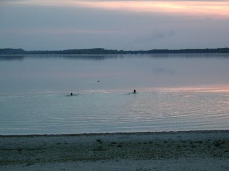 Manu et Berni courssent un canard