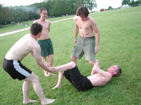 Et y s'accroche en plus