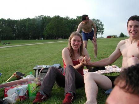 Hélène et Berni se battent pour bouffer