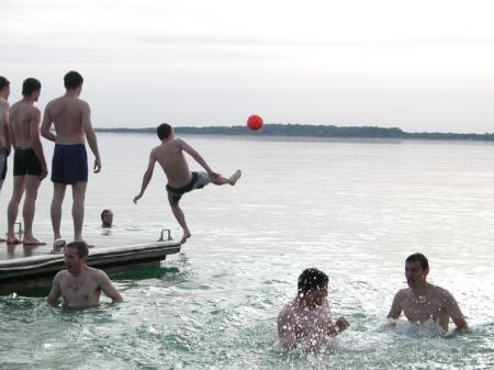 Du foot sur le ponton