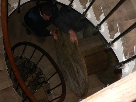 La table basse à JC qui monte les escaliers